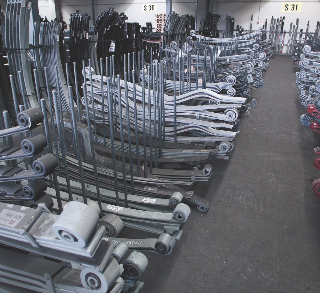 Lagerplatz von Blattfedern aller Arten